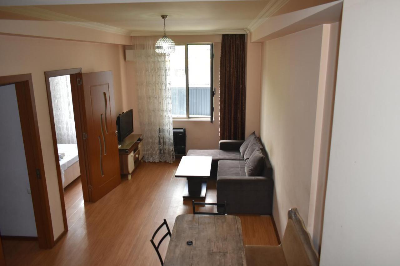 Ucha'S Apartment 巴统 外观 照片