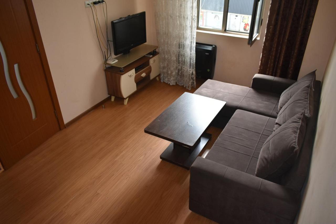 Ucha'S Apartment 巴统 外观 照片