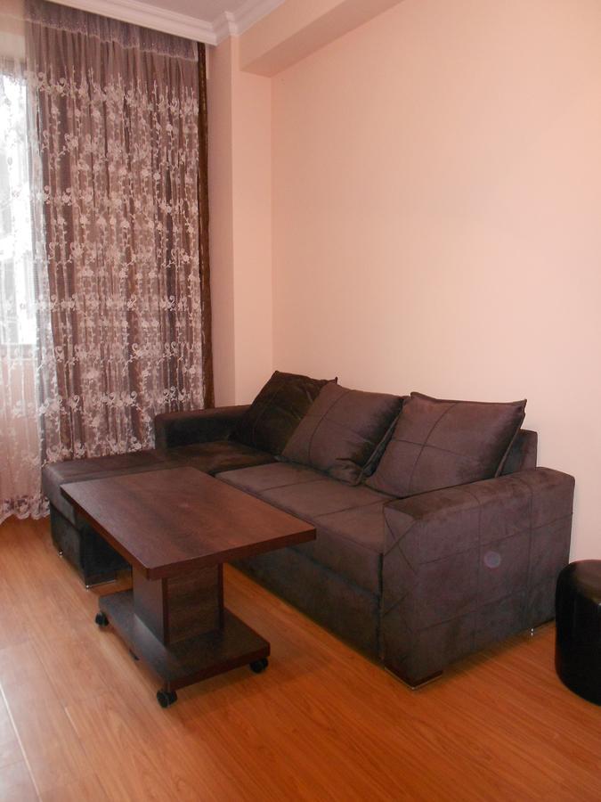 Ucha'S Apartment 巴统 外观 照片
