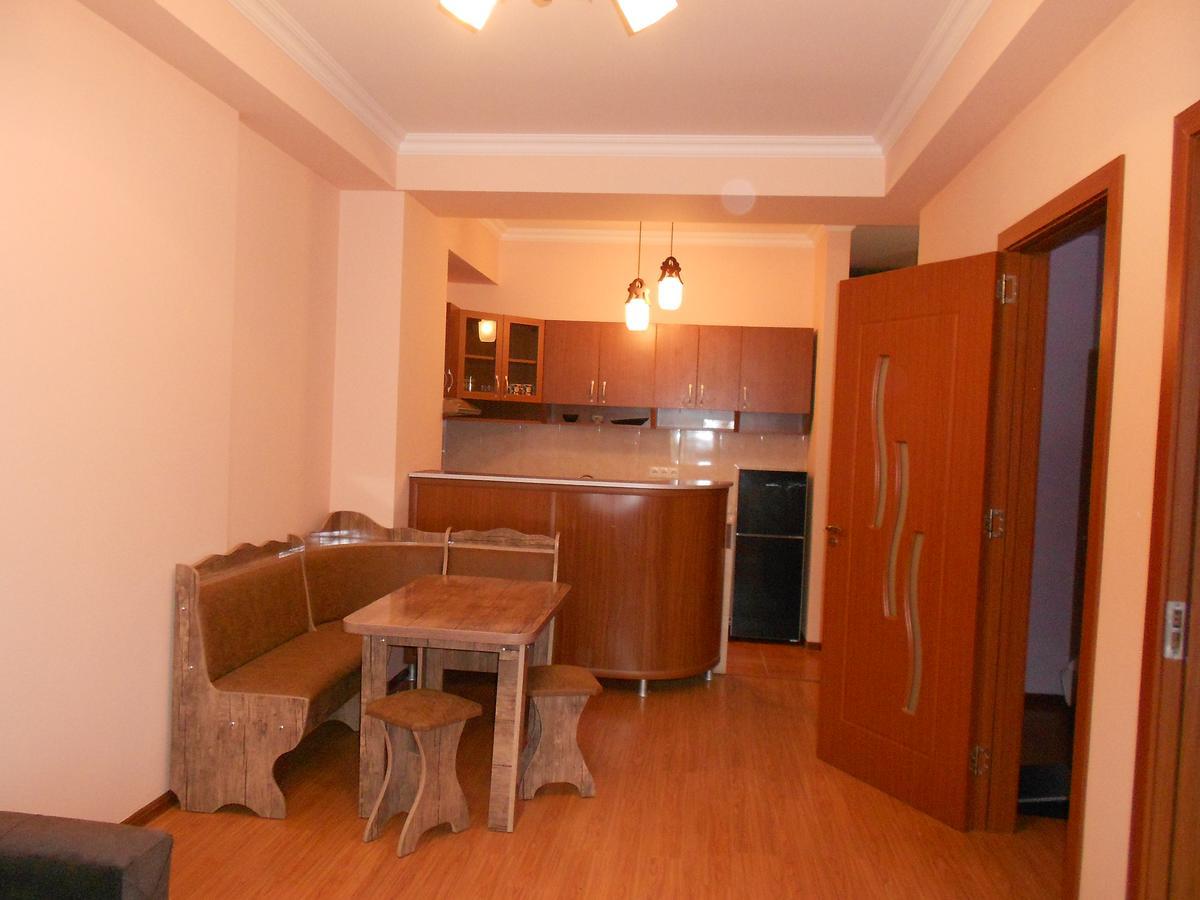 Ucha'S Apartment 巴统 外观 照片