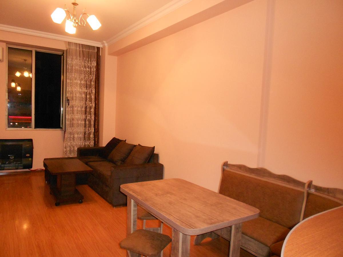 Ucha'S Apartment 巴统 外观 照片