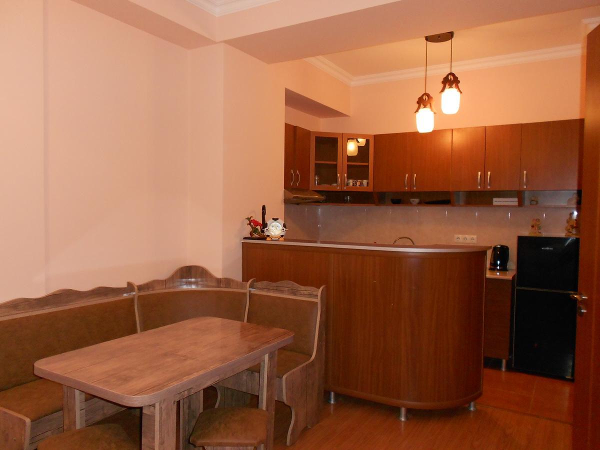 Ucha'S Apartment 巴统 外观 照片